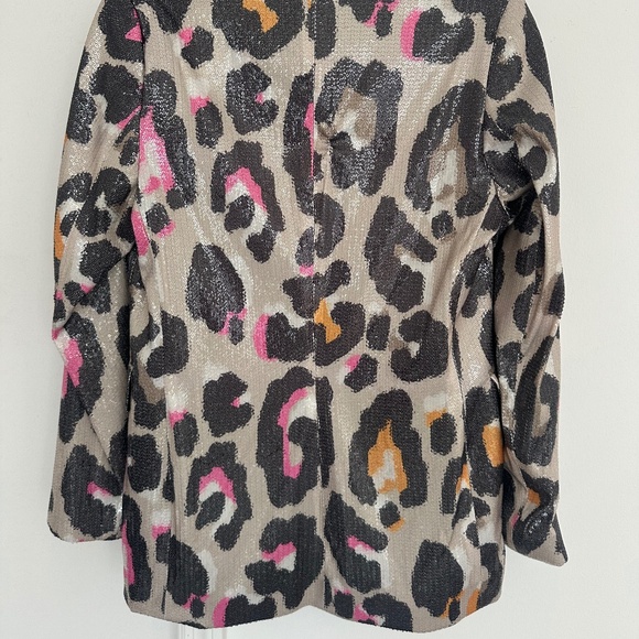 Blazer - Picture 4 of 6